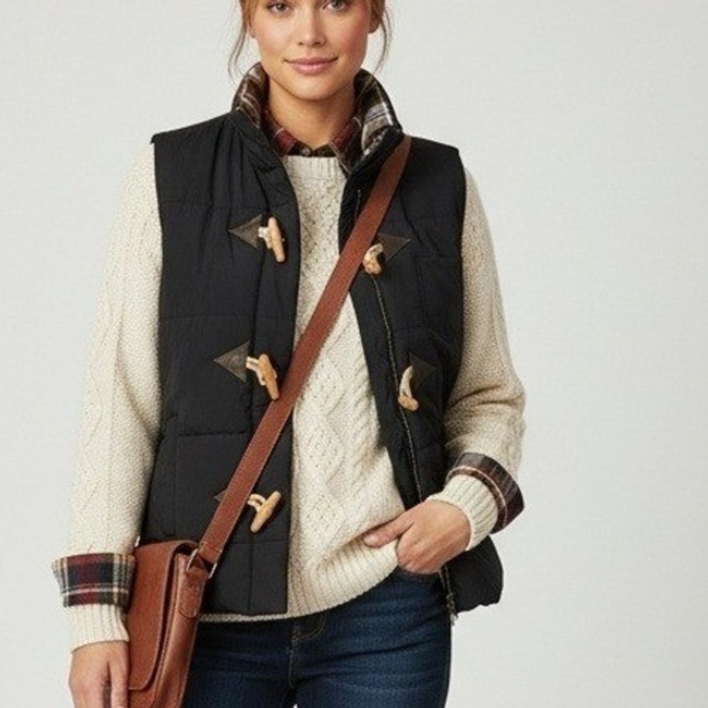 Legendary Whitetails Womens Black Toggle Puffer Vest Size Small Quilted Outdoors